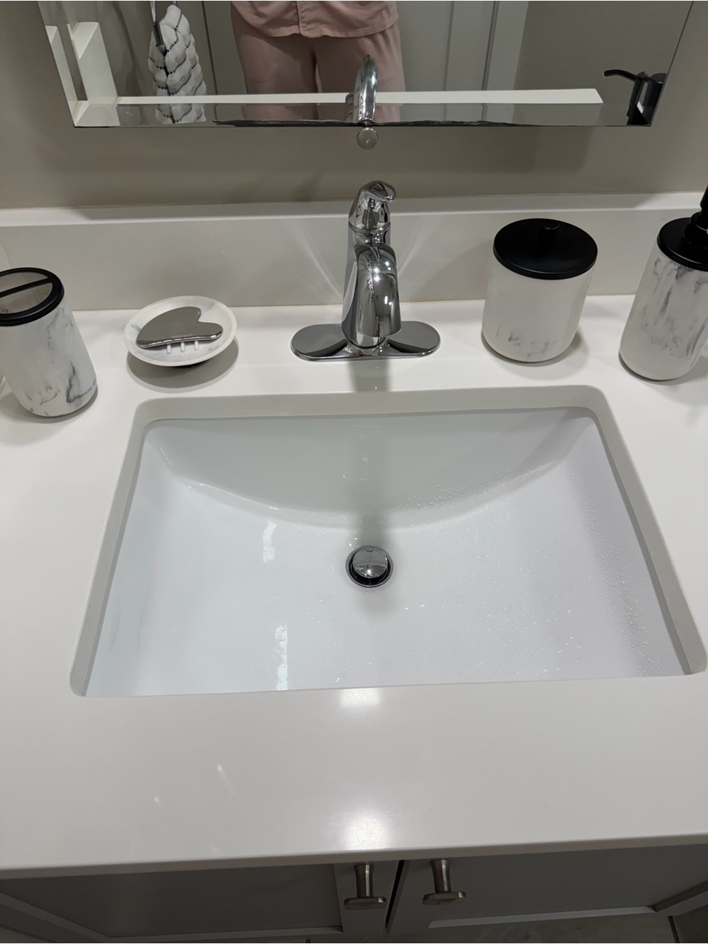 Source Unknown White Marble-Look Bathroom Accessory Set with Black Accents